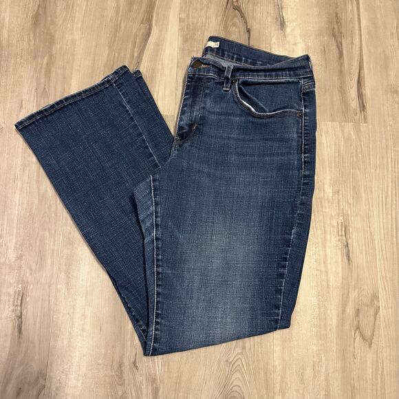 Levi’s Women's Medium Dark Wash High Rise Curvy Bootcut Classic Jeans Size 33‎ - Picture 1 of 6